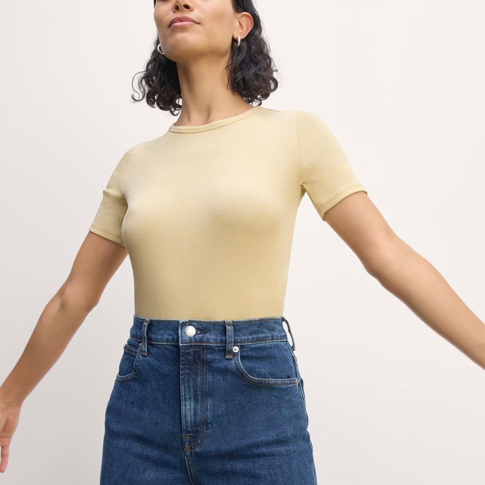 Everlane Short Sleeve Tee in Light Tan